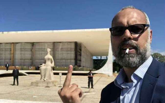 A rede bolsonarista mira o STF, mas esquece que é da PF o pedido de prisão de  Allan dos Santos